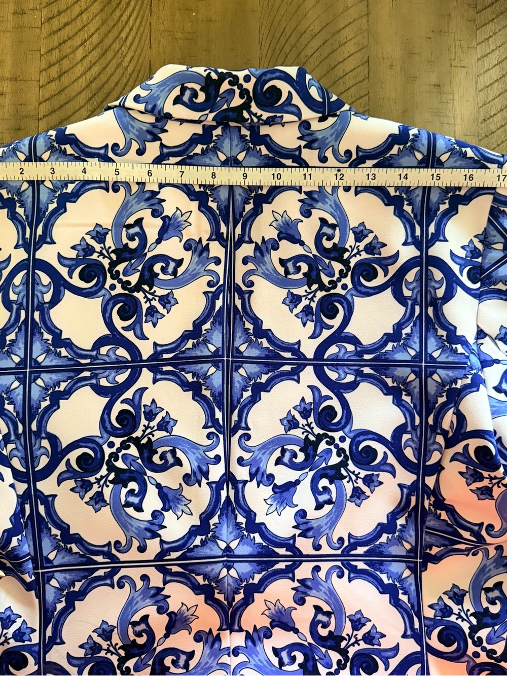 Liz Claiborne Blue and White Scroll-Print Blazer - Picture 12 of 12
